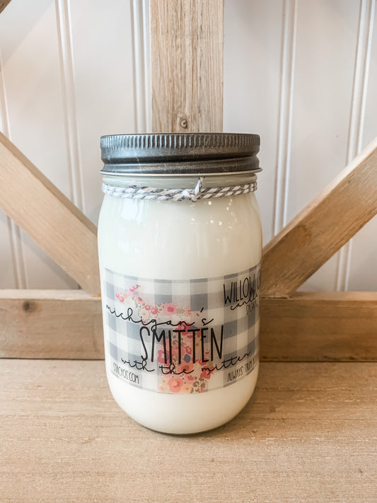 Willow Creek Smitten Mitten Candle